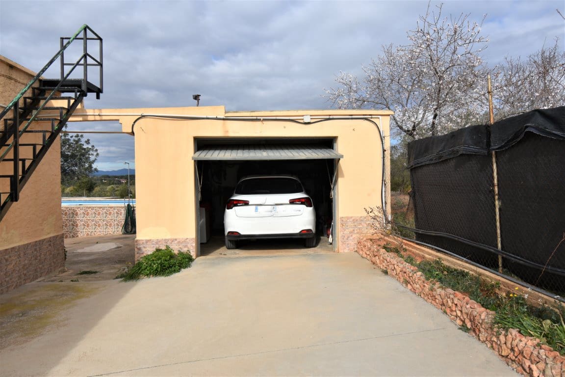 3 bedroom Villa for sale in Montserrat with pool garage - € 220,000 (Ref: 7369645)