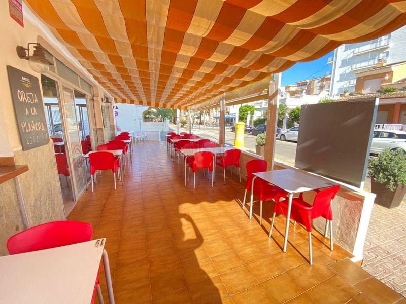 1 Zimmer Gewerbe zu verkaufen in Piles - 280.000 € (Ref: 7405054)