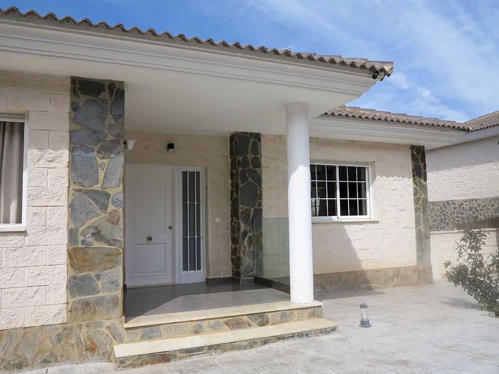 5 bedroom Villa for sale in Polop with pool - € 448,000 (Ref: 7475679)