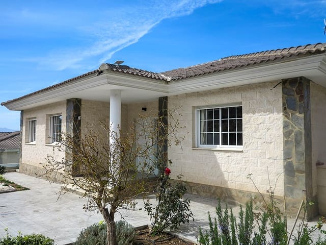 5 bedroom Villa for sale in Polop with pool - € 448,000 (Ref: 7475679)