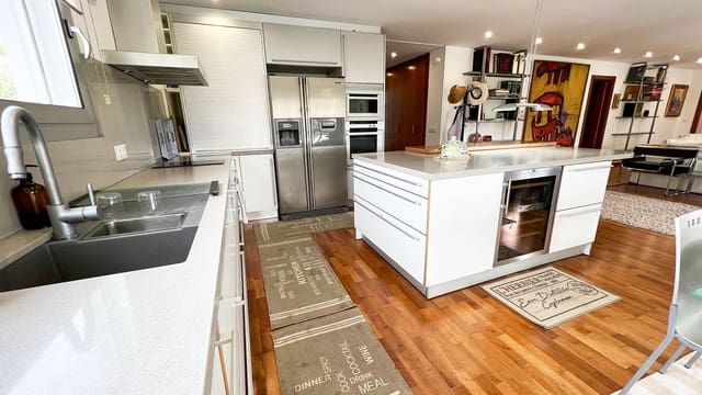 4 soveværelse Villa til salg i Gandia med swimmingpool - € 596.000 (Ref: 7860378)