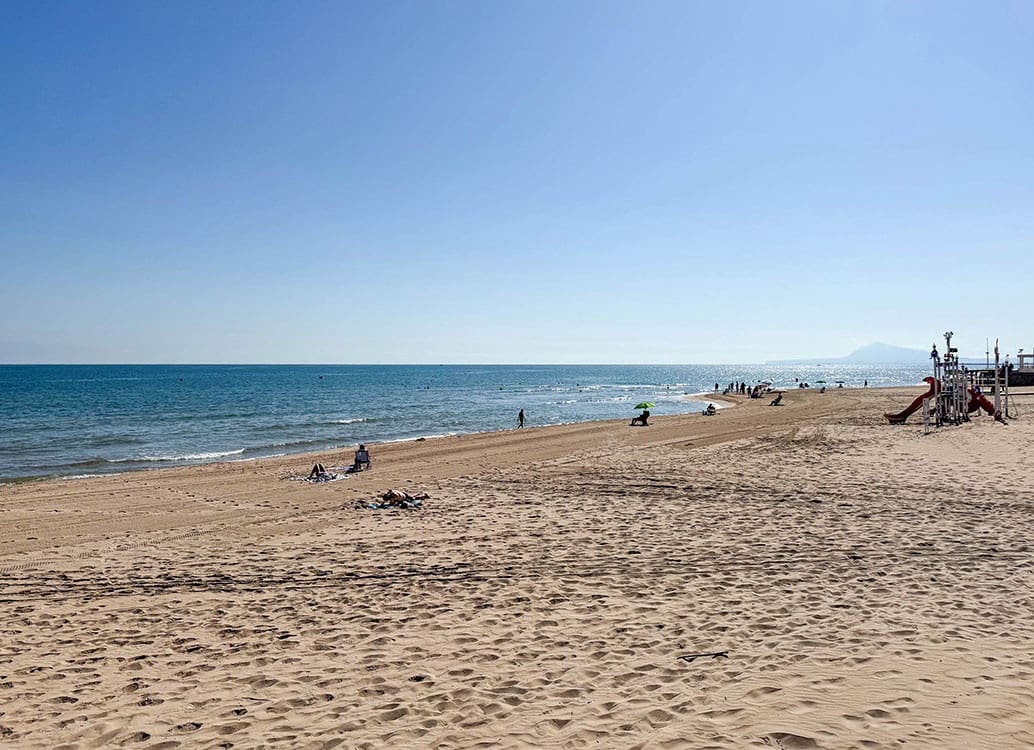 Grunde uden byggetilladelser til salg i Piles - € 82.300 (Ref: 9443408)