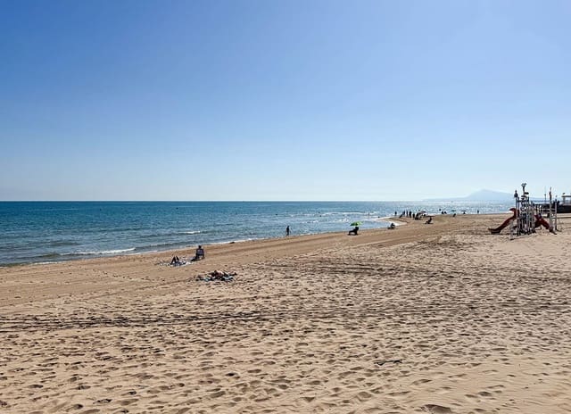 Grunde uden byggetilladelser til salg i Piles - € 82.300 (Ref: 9443408)