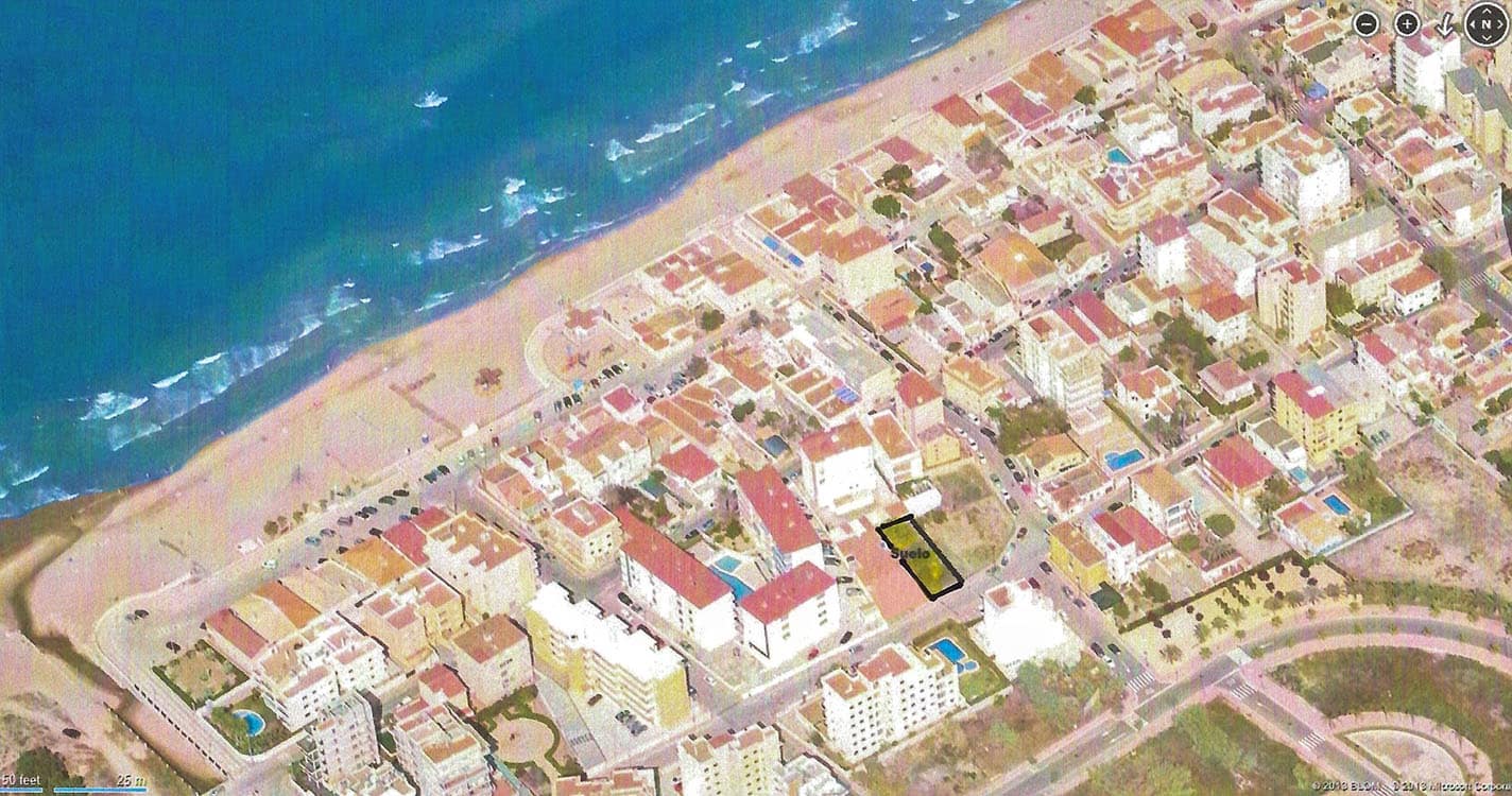 Grunde uden byggetilladelser til salg i Piles - € 82.300 (Ref: 9443408)