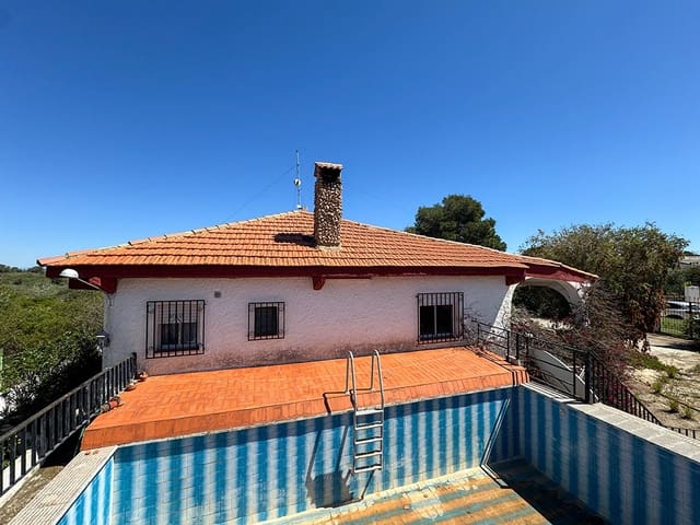 4 bedroom Villa for sale in Montserrat with pool - € 156,000 (Ref: 9443410)