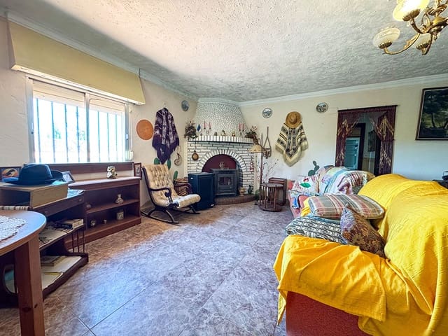 4 bedroom Villa for sale in Montserrat with pool - € 156,000 (Ref: 9443410)