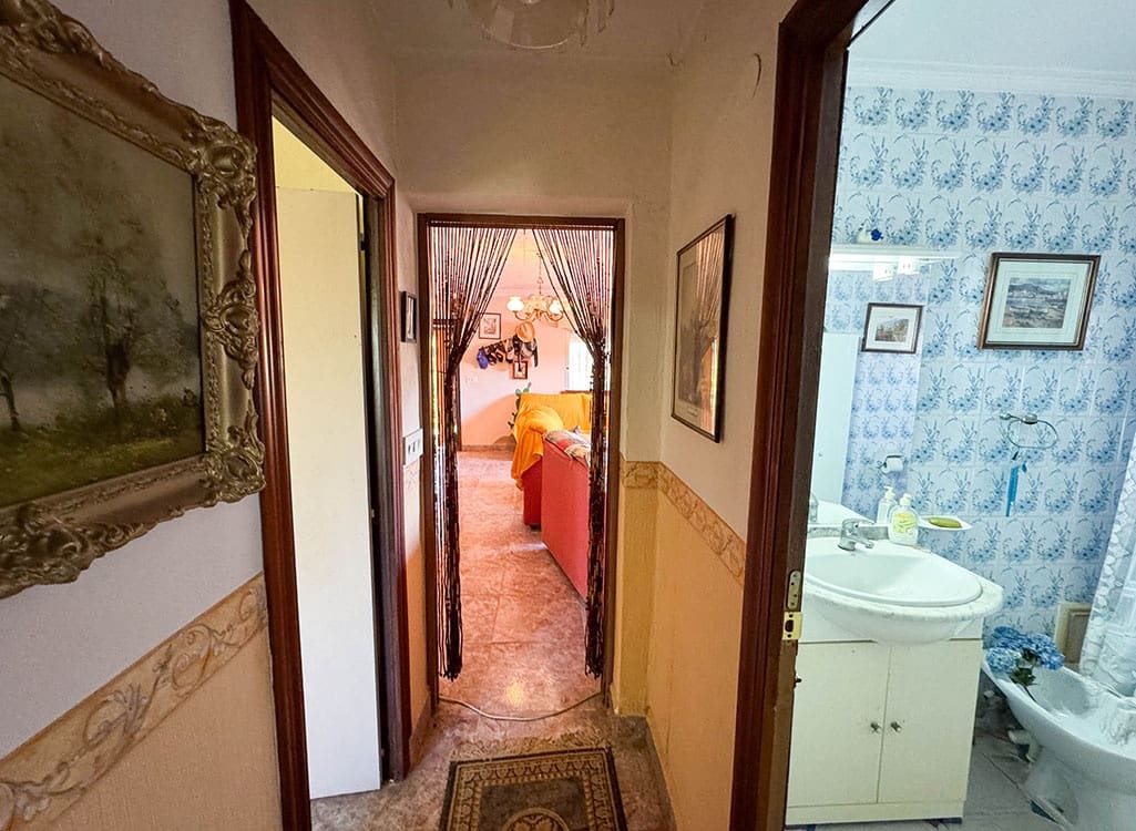 4 bedroom Villa for sale in Montserrat with pool - € 156,000 (Ref: 9443410)