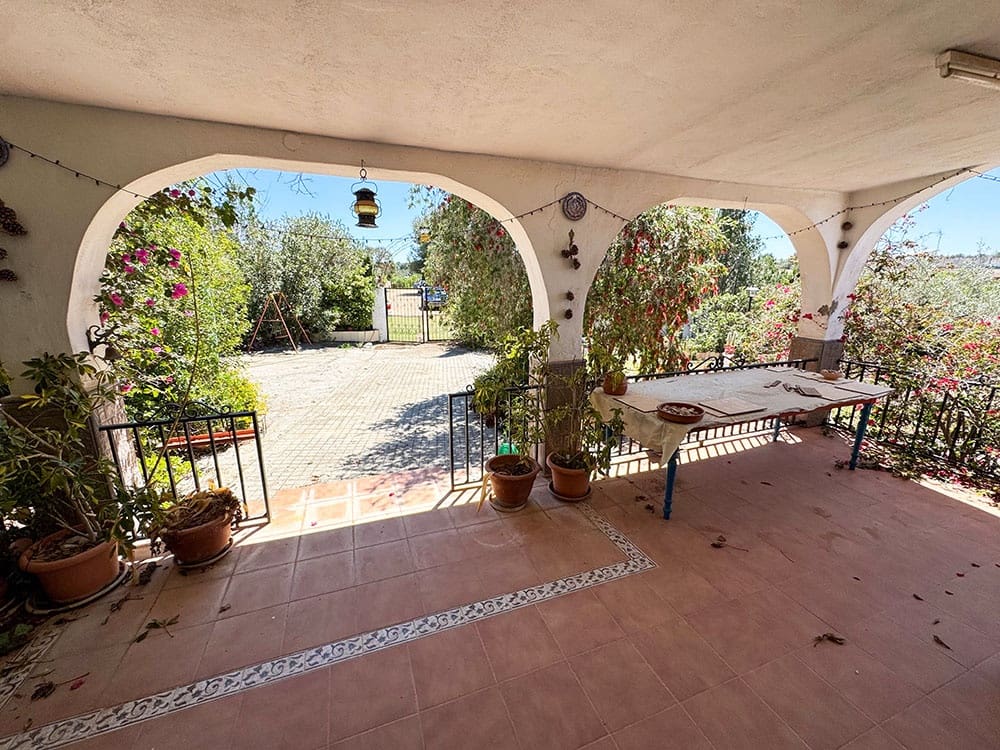 4 bedroom Villa for sale in Montserrat with pool - € 156,000 (Ref: 9443410)