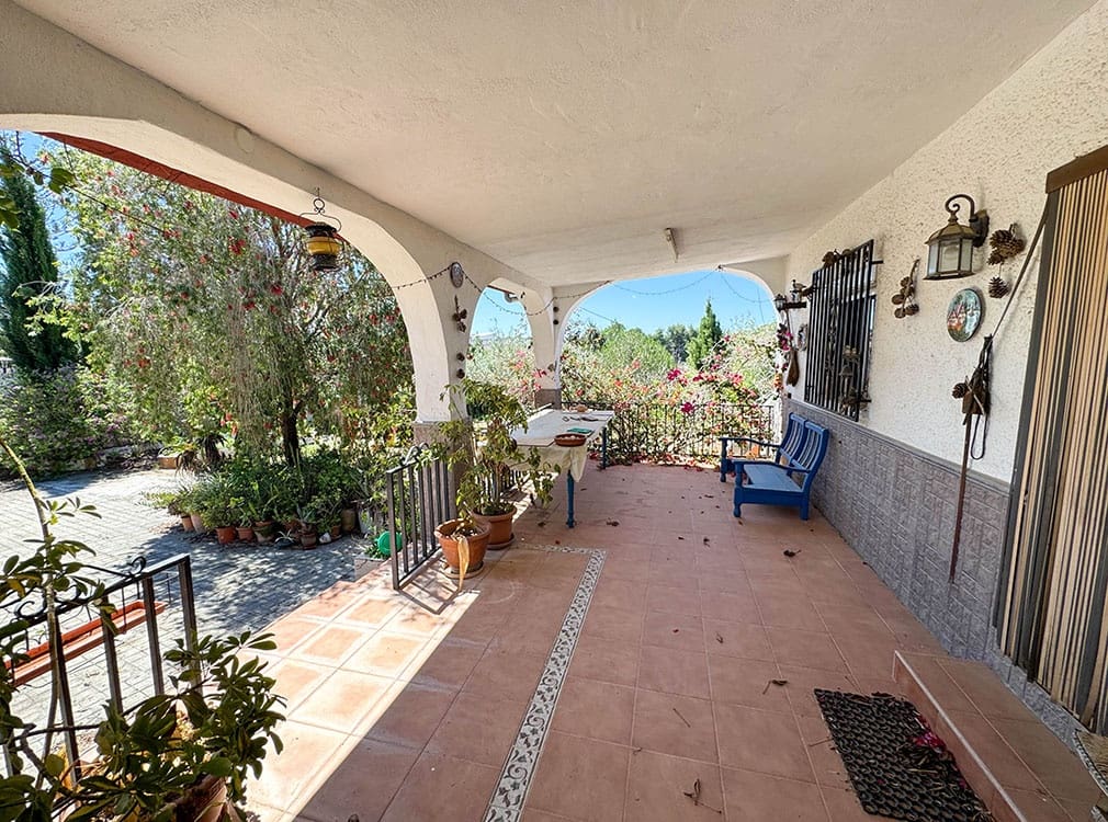 4 bedroom Villa for sale in Montserrat with pool - € 156,000 (Ref: 9443410)