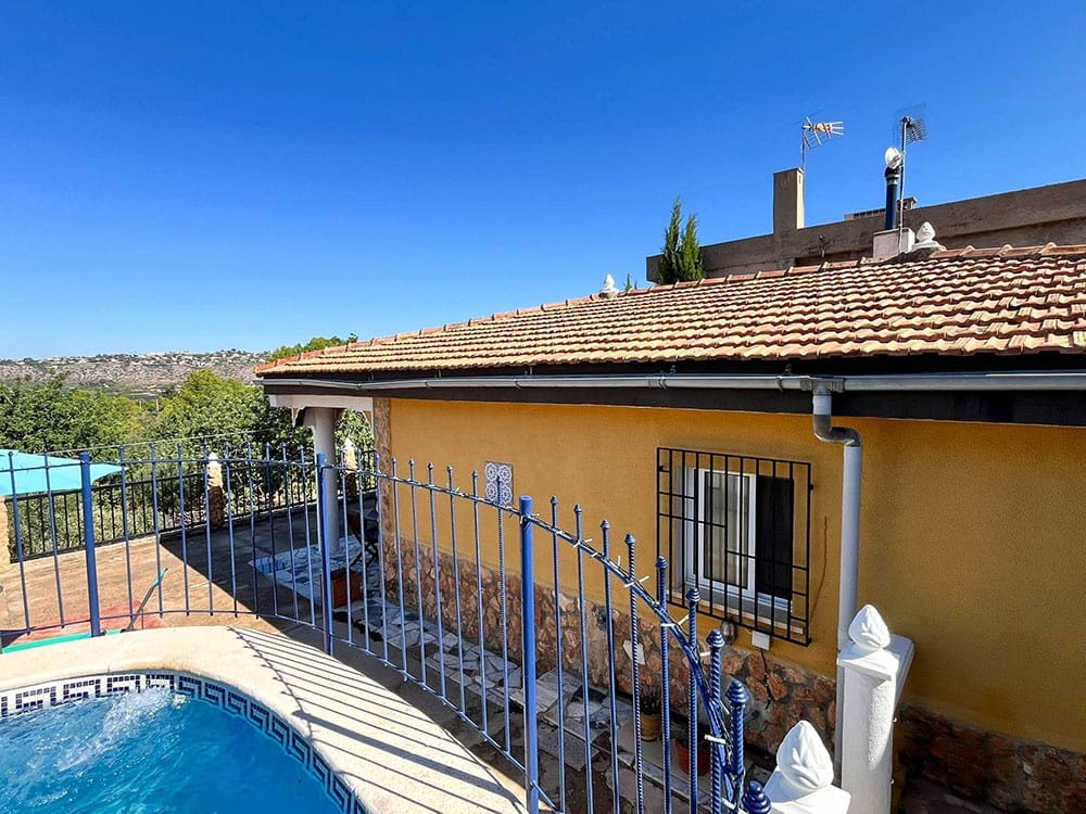 4 bedroom Villa for sale in Montserrat with pool - € 250,000 (Ref: 9443413)