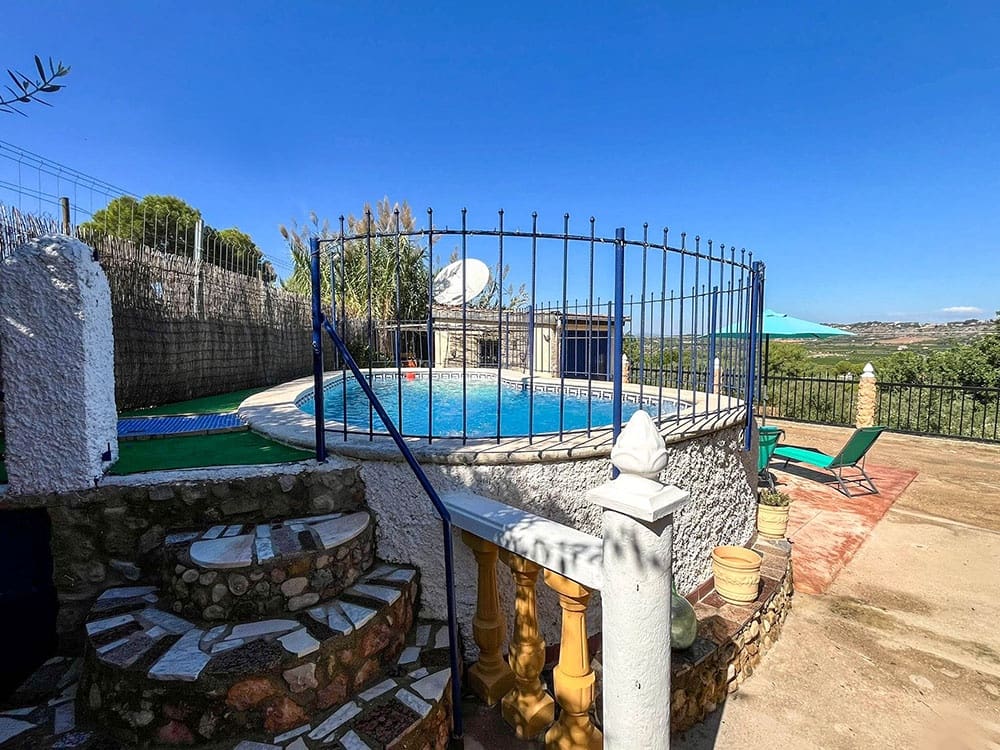 4 bedroom Villa for sale in Montserrat with pool - € 250,000 (Ref: 9443413)