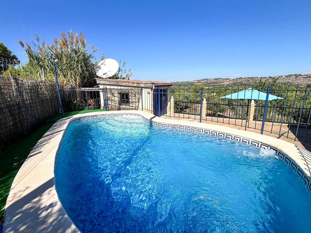 4 bedroom Villa for sale in Montserrat with pool - € 250,000 (Ref: 9443413)