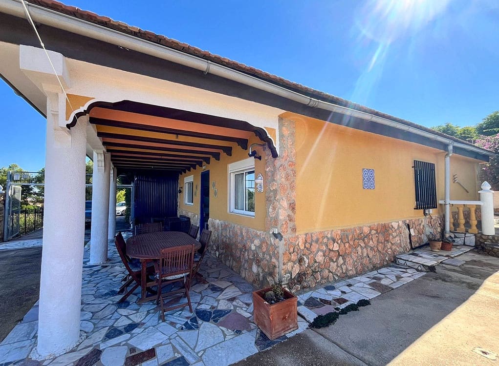 4 bedroom Villa for sale in Montserrat with pool - € 250,000 (Ref: 9443413)