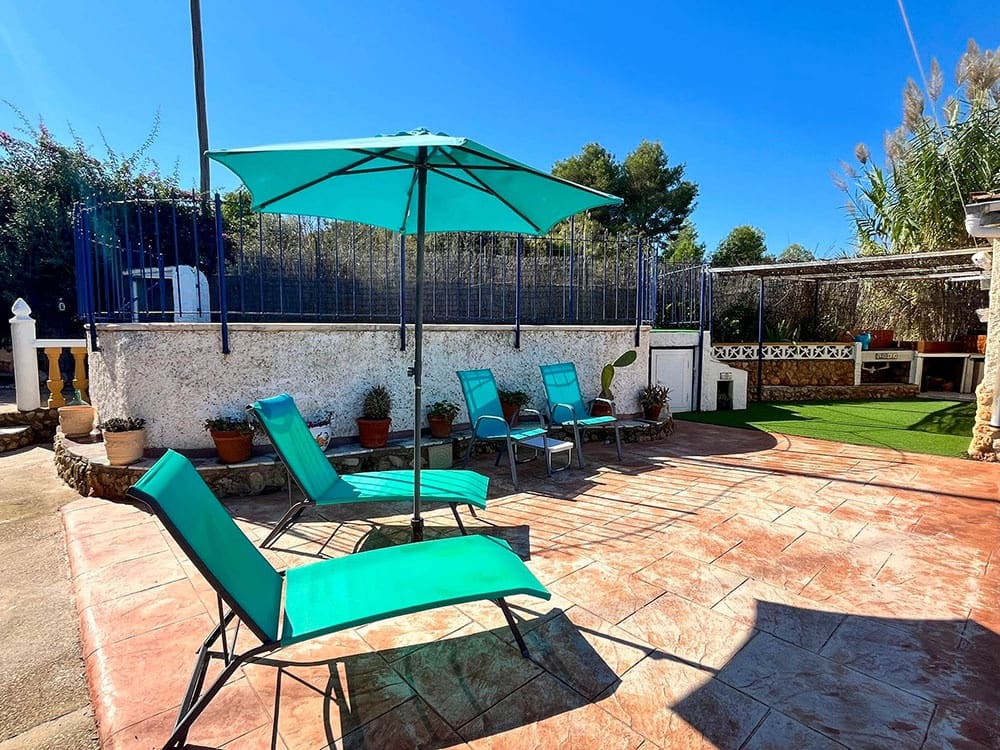 4 bedroom Villa for sale in Montserrat with pool - € 250,000 (Ref: 9443413)