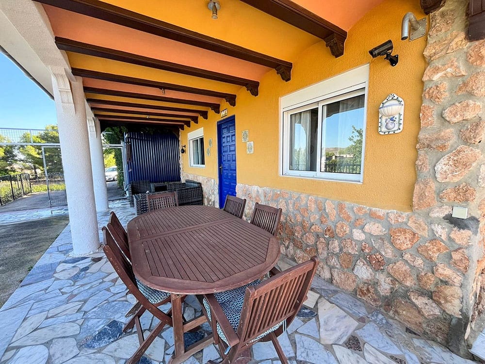 4 bedroom Villa for sale in Montserrat with pool - € 250,000 (Ref: 9443413)