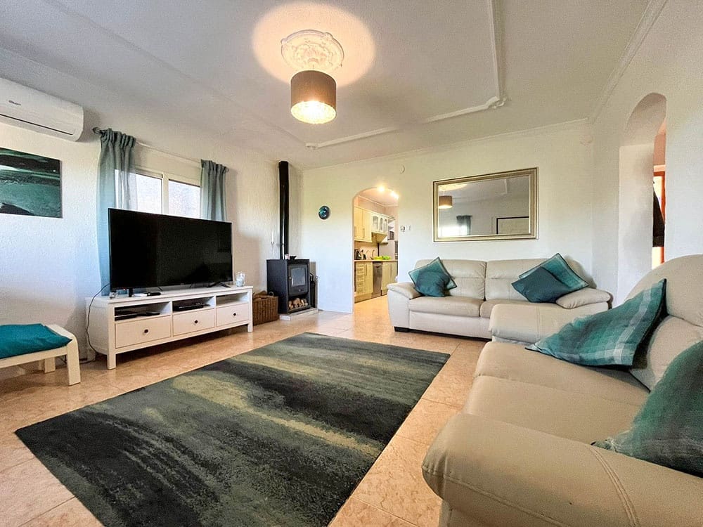 4 bedroom Villa for sale in Montserrat with pool - € 250,000 (Ref: 9443413)