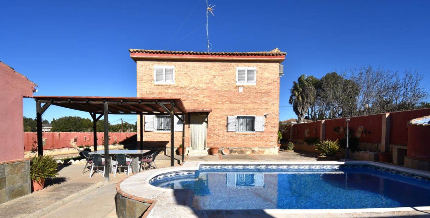 5 bedroom Villa for sale in Montserrat with pool - € 380,000 (Ref: 9443414)