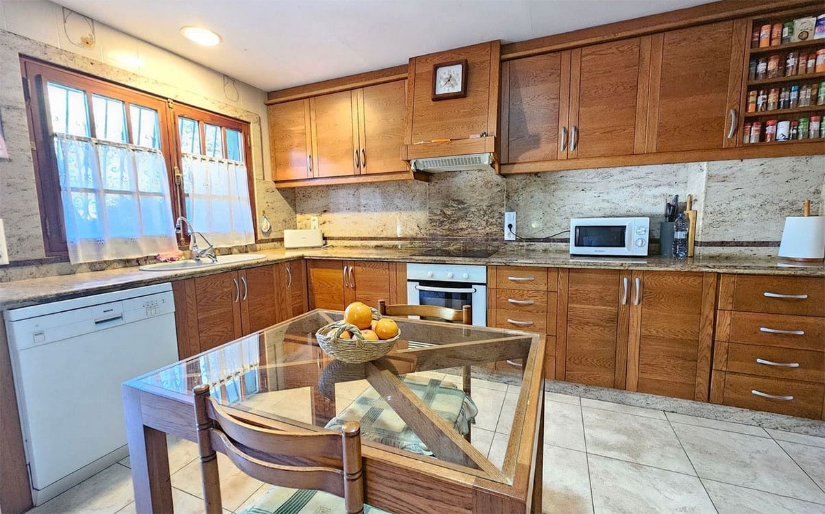 7 bedroom Villa for sale in Barx with pool - € 569,000 (Ref: 9443423)