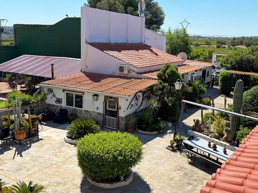 10 bedroom Villa for sale in Pedralba with pool garage - € 385,000 (Ref: 9443424)