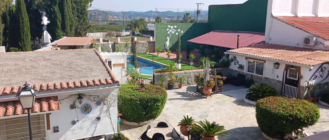 10 bedroom Villa for sale in Pedralba with pool garage - € 385,000 (Ref: 9443424)