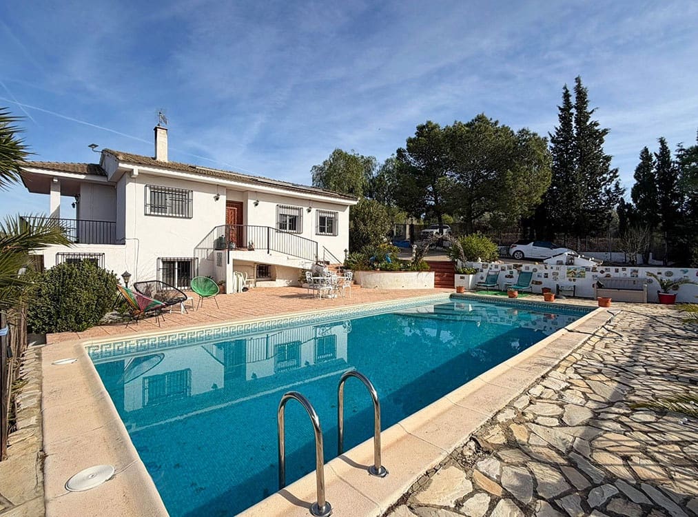 6 slaapkamer Villa te koop in Turis met zwembad - € 260.000 (Ref: 9508657)