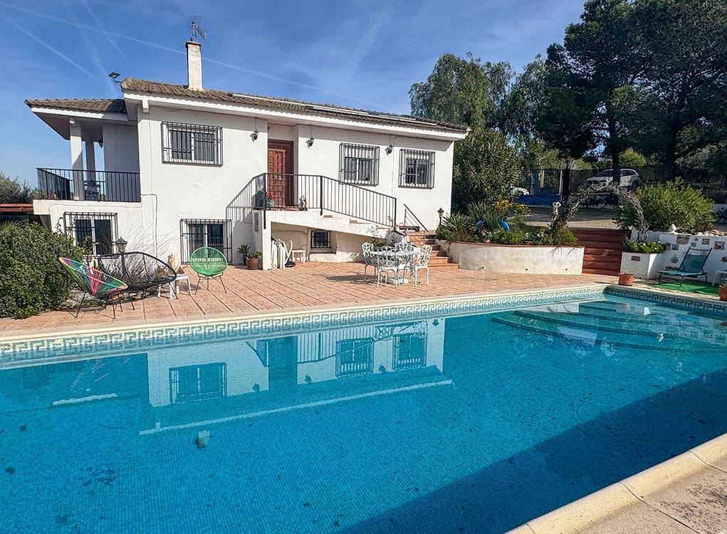 6 slaapkamer Villa te koop in Turis met zwembad - € 260.000 (Ref: 9508657)