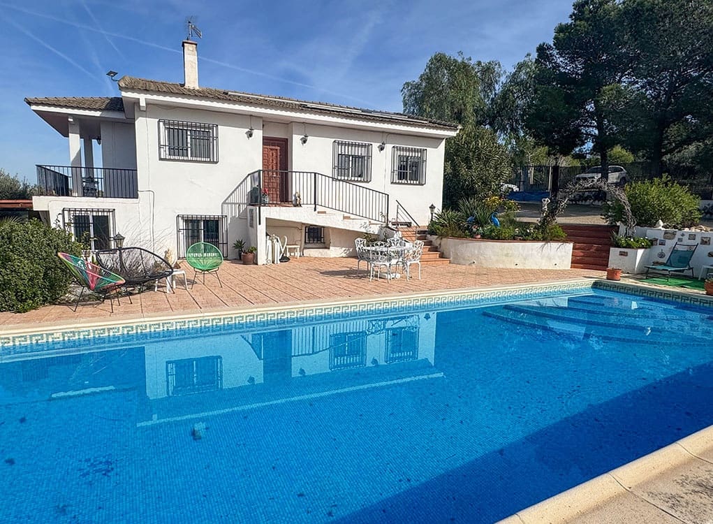 6 slaapkamer Villa te koop in Turis met zwembad - € 260.000 (Ref: 9508657)