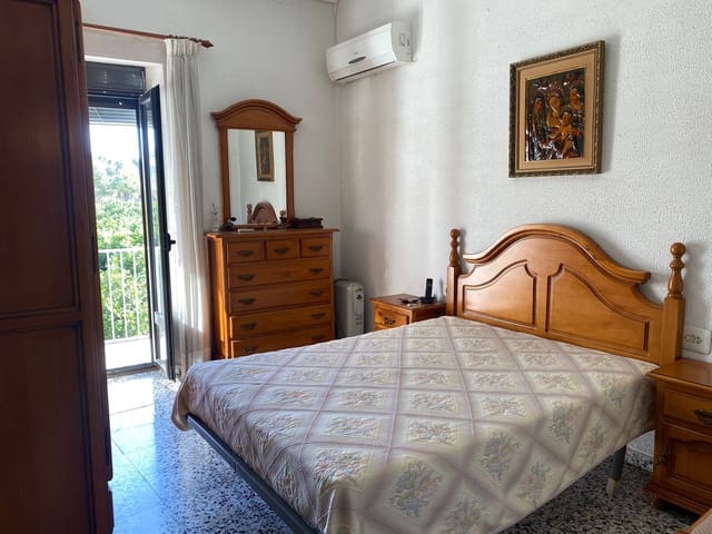 5 soveværelse Byhus til salg i Manuel med garage - € 135.000 (Ref: 9554303)