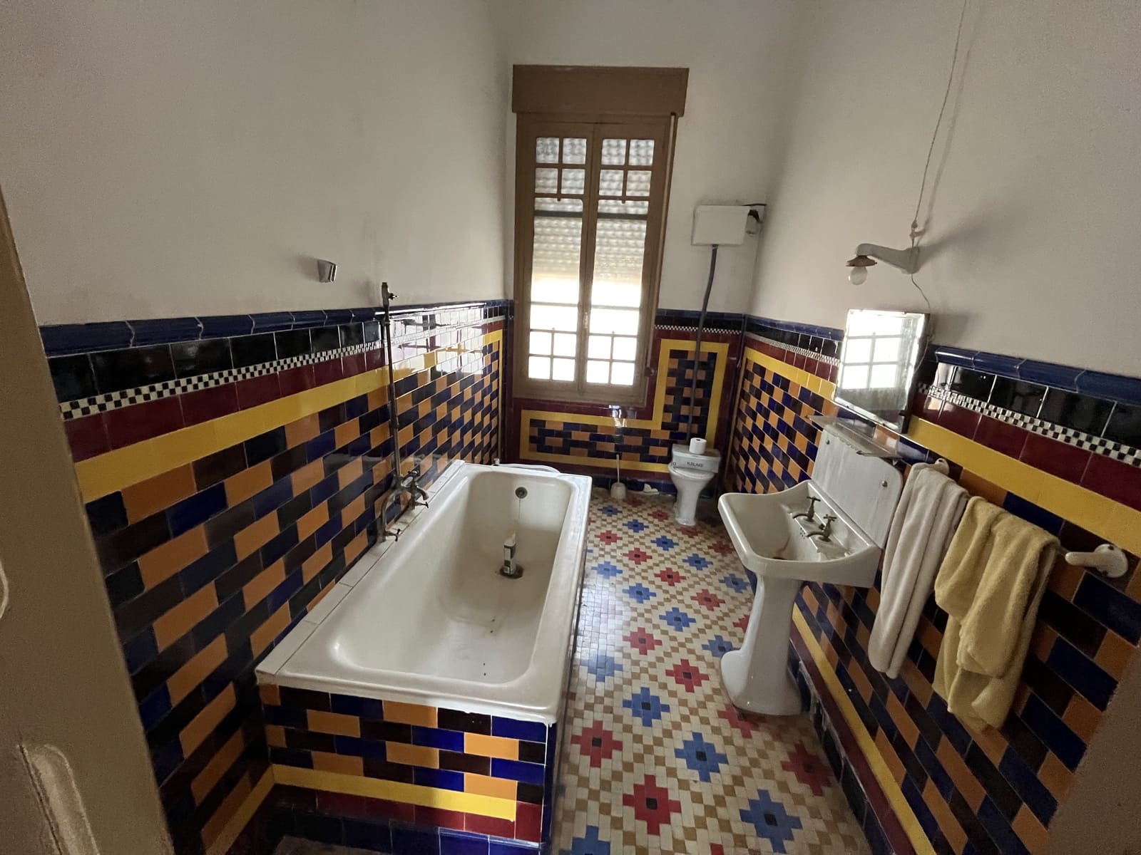 4 bedroom Finca/Country House for sale in L'Alcudia with garage - € 250,000 (Ref: 9560677)