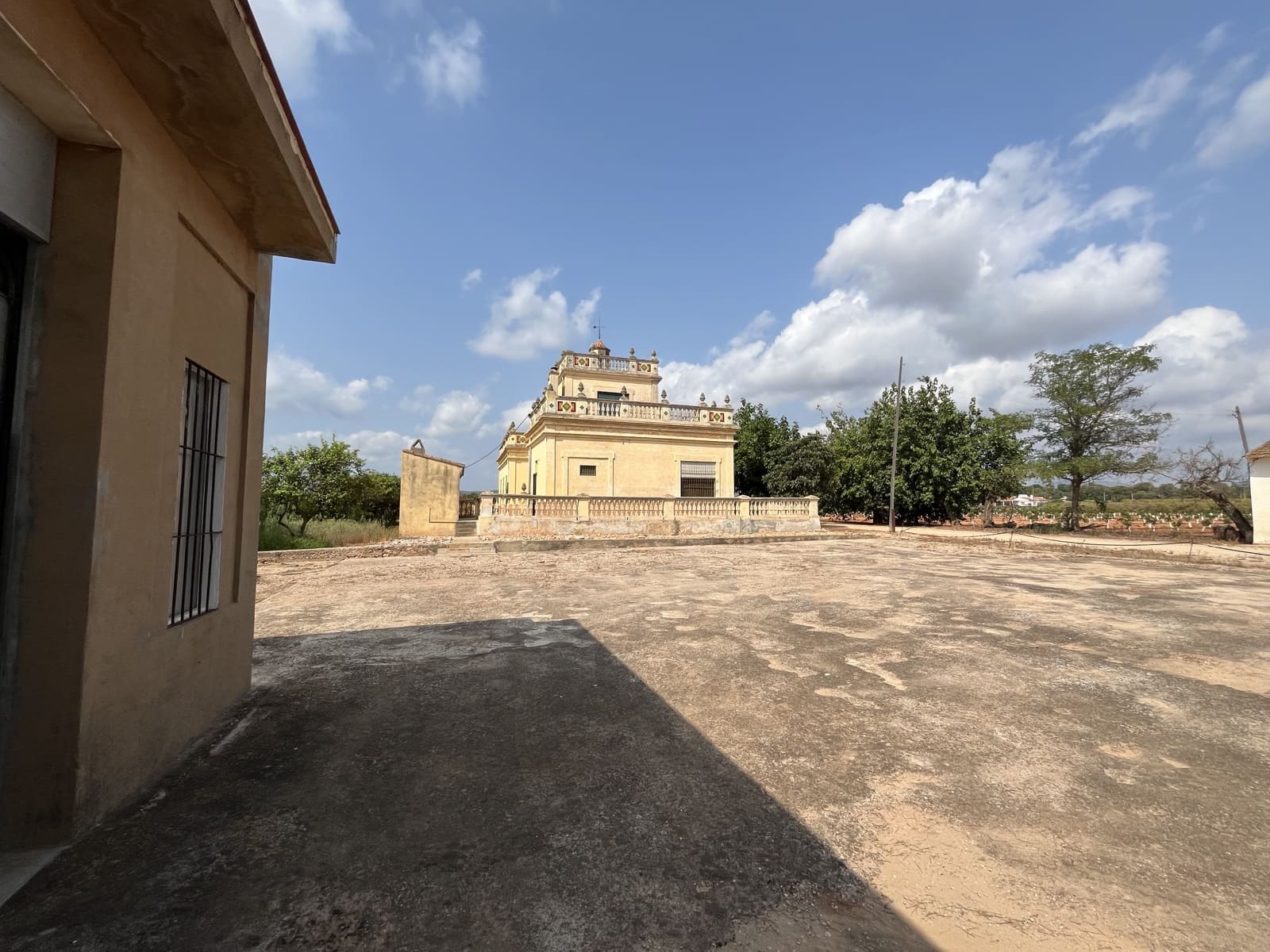 4 bedroom Finca/Country House for sale in L'Alcudia with garage - € 250,000 (Ref: 9560677)