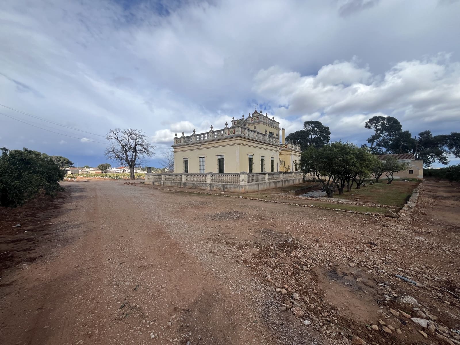 4 bedroom Finca/Country House for sale in L'Alcudia with garage - € 285,000 (Ref: 9560677)