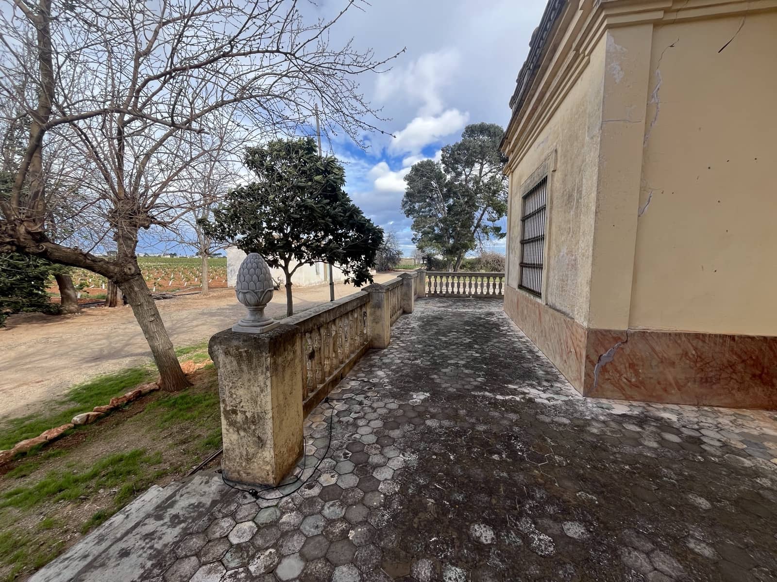 4 bedroom Finca/Country House for sale in L'Alcudia with garage - € 285,000 (Ref: 9560677)