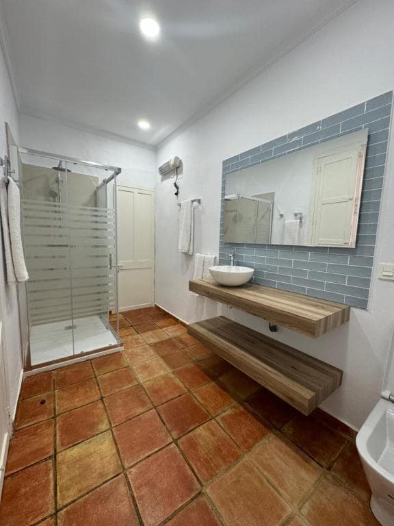 8 soveværelse Guesthouse/B & B til salg i Xativa med swimmingpool garage - € 875.000 (Ref: 9564040)