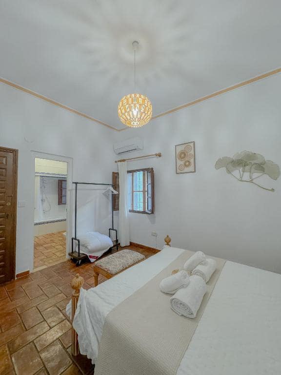 8 soveværelse Guesthouse/B & B til salg i Xativa med swimmingpool garage - € 875.000 (Ref: 9564040)