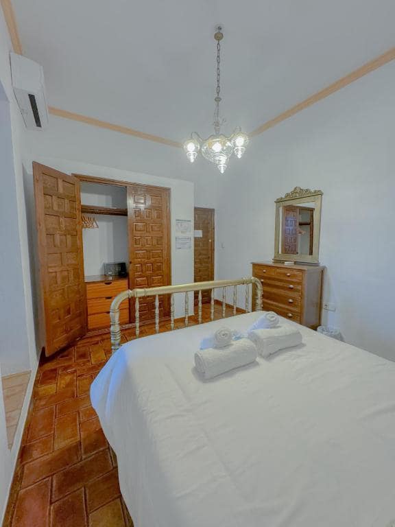 8 soveværelse Guesthouse/B & B til salg i Xativa med swimmingpool garage - € 875.000 (Ref: 9564040)