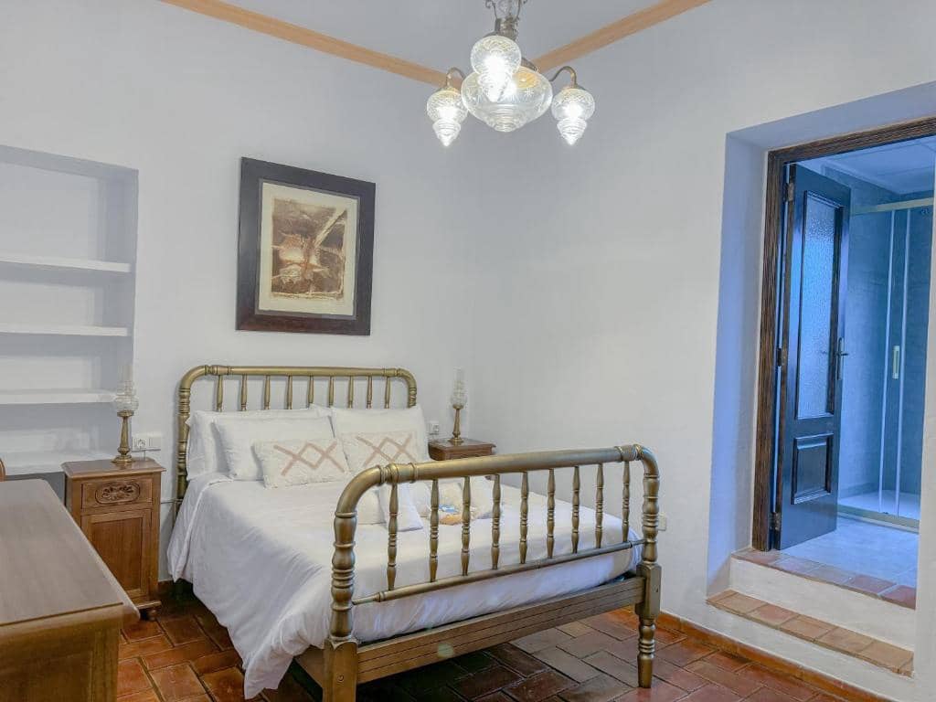 8 soveværelse Guesthouse/B & B til salg i Xativa med swimmingpool garage - € 875.000 (Ref: 9564040)