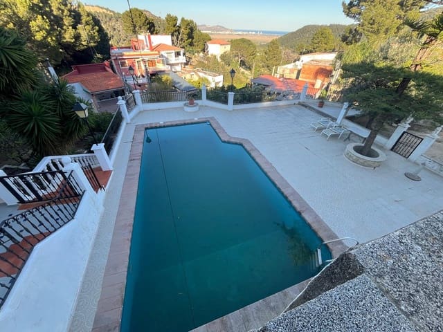 3 chambre Villa/Maison à vendre à Favara avec piscine garage - 269 900 € (Ref: 9643401)