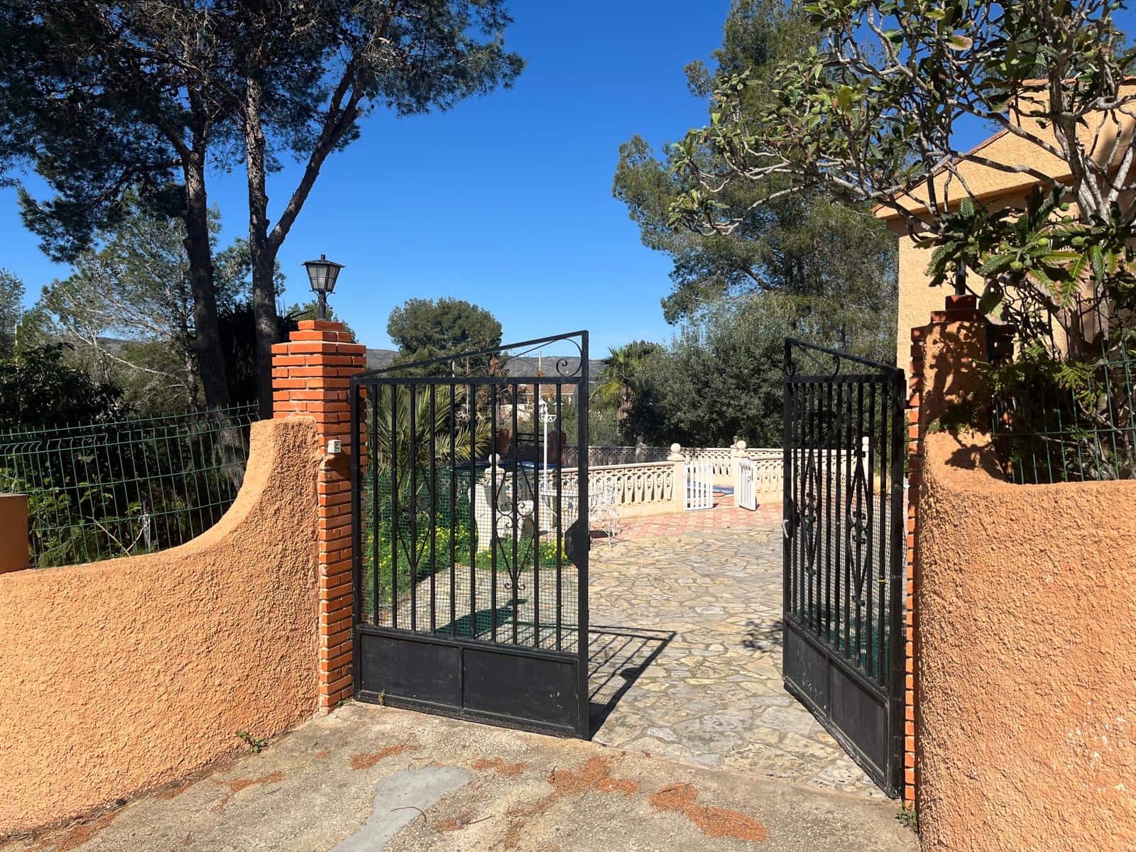 4 slaapkamer Villa te koop in Alberic met zwembad garage - € 270.000 (Ref: 9688539)