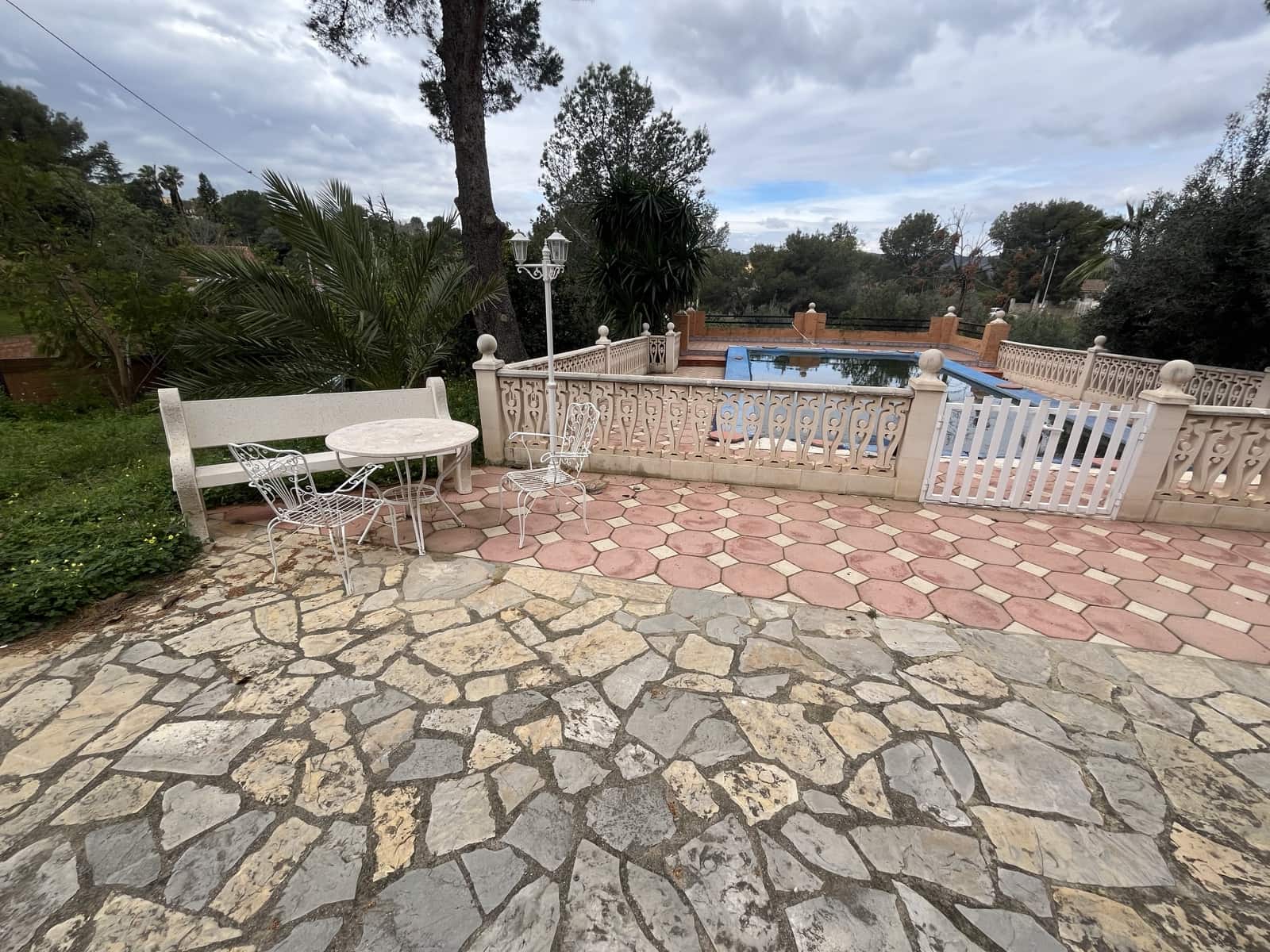 4 slaapkamer Villa te koop in Alberic met zwembad garage - € 270.000 (Ref: 9688539)