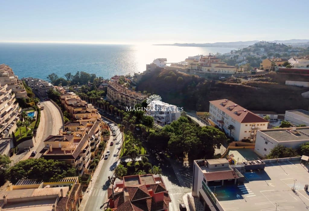 3 bedroom Penthouse for sale in Torrequebrada with garage - € 810,000 (Ref: 9499799)