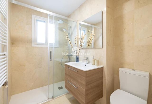 4 sovrum Lägenhet till salu i Zona Puerto Deportivo, Fuengirola med pool - 530 000 € (Ref: 9499813)