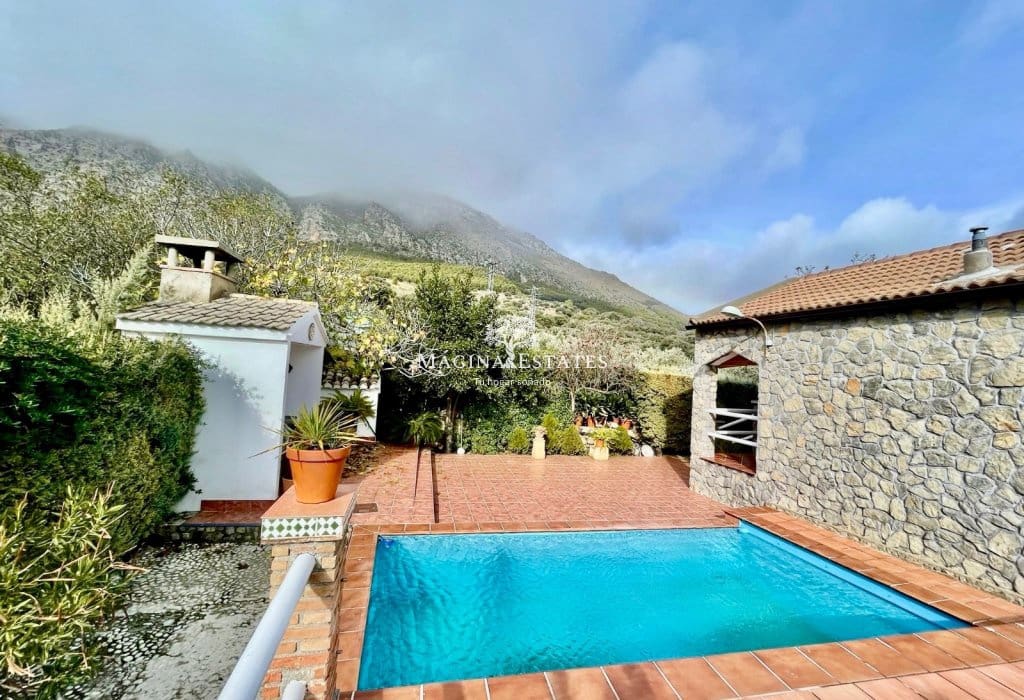 2 bedroom Finca/Country House for sale in Huelma with pool garage - € 158,000 (Ref: 9499816)