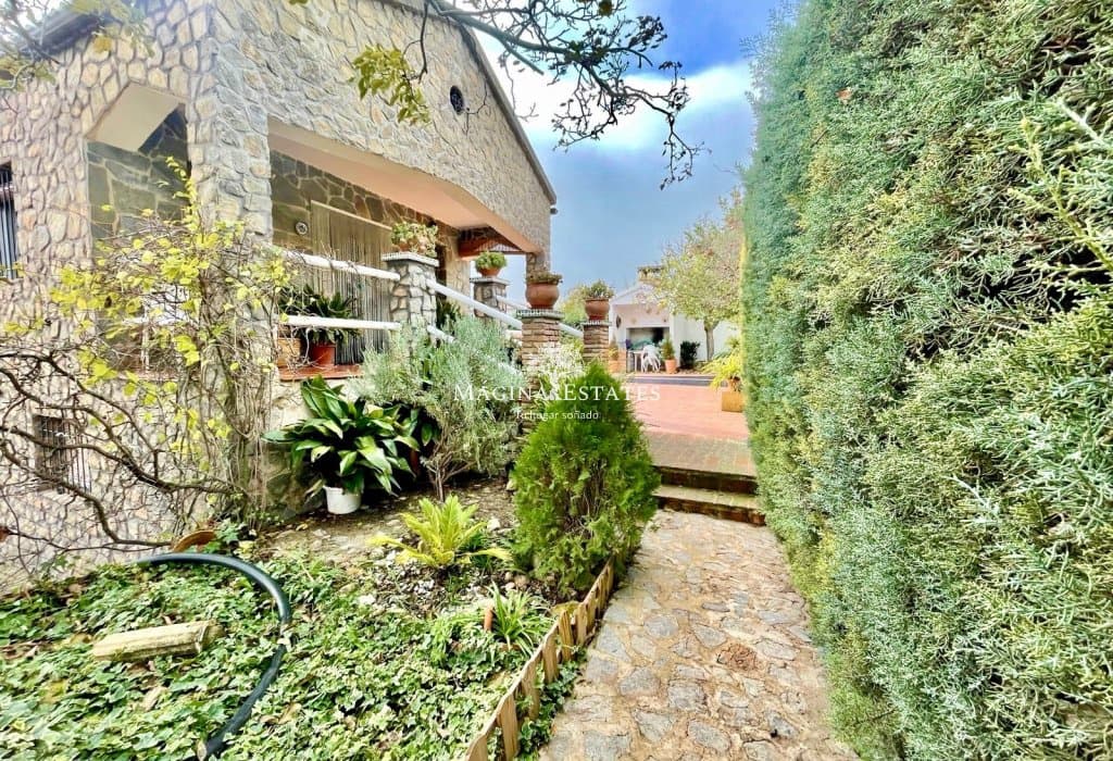 2 bedroom Finca/Country House for sale in Huelma with pool garage - € 158,000 (Ref: 9499816)