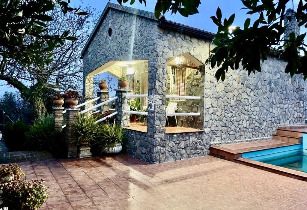 2 bedroom Finca/Country House for sale in Huelma with pool garage - € 158,000 (Ref: 9499816)