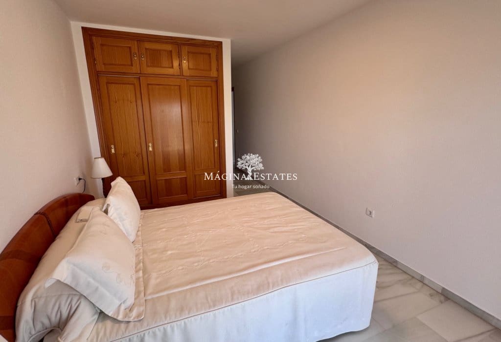 3 makuuhuone Ranta-asunto vuokrattavana paikassa Fuengirola mukana uima-altaan - 1 800 € (Ref: 9934848)