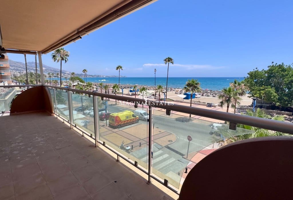 3 makuuhuone Ranta-asunto vuokrattavana paikassa Fuengirola mukana uima-altaan - 1 800 € (Ref: 9934848)
