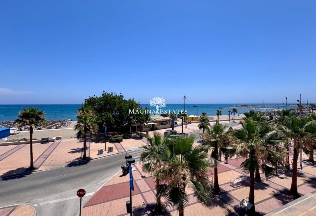 3 makuuhuone Ranta-asunto vuokrattavana paikassa Fuengirola mukana uima-altaan - 1 800 € (Ref: 9934848)