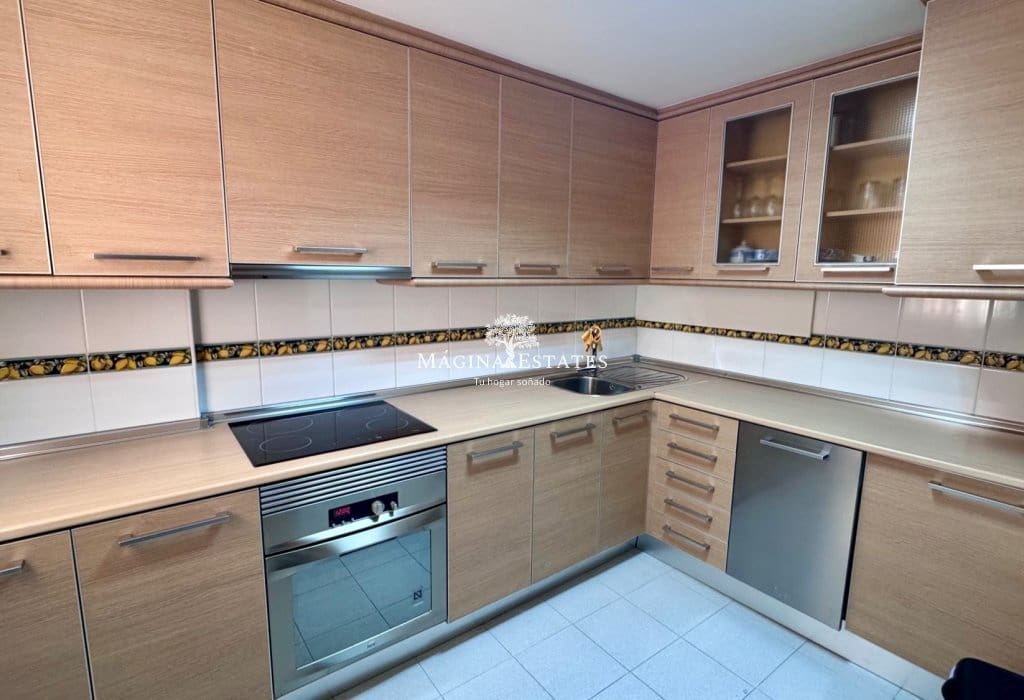 3 makuuhuone Ranta-asunto vuokrattavana paikassa Fuengirola mukana uima-altaan - 1 800 € (Ref: 9934848)