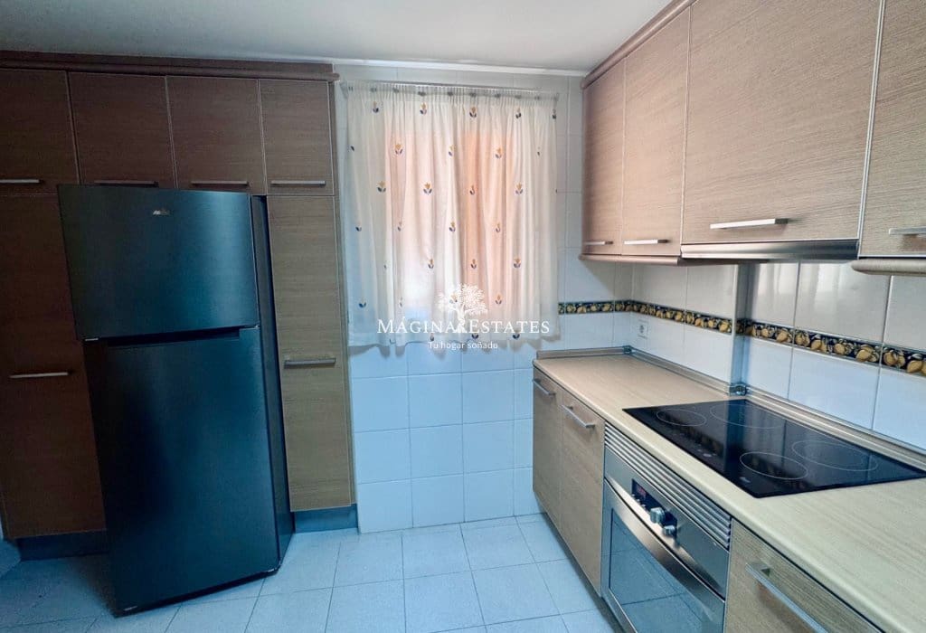 3 makuuhuone Ranta-asunto vuokrattavana paikassa Fuengirola mukana uima-altaan - 1 800 € (Ref: 9934848)