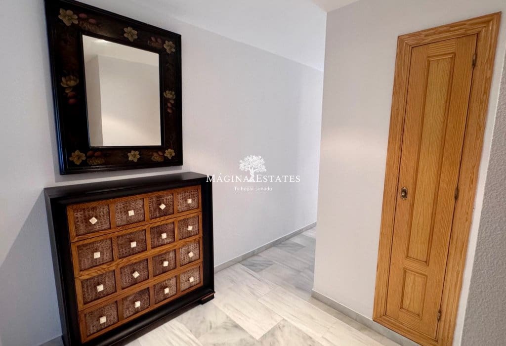 3 makuuhuone Ranta-asunto vuokrattavana paikassa Fuengirola mukana uima-altaan - 1 800 € (Ref: 9934848)